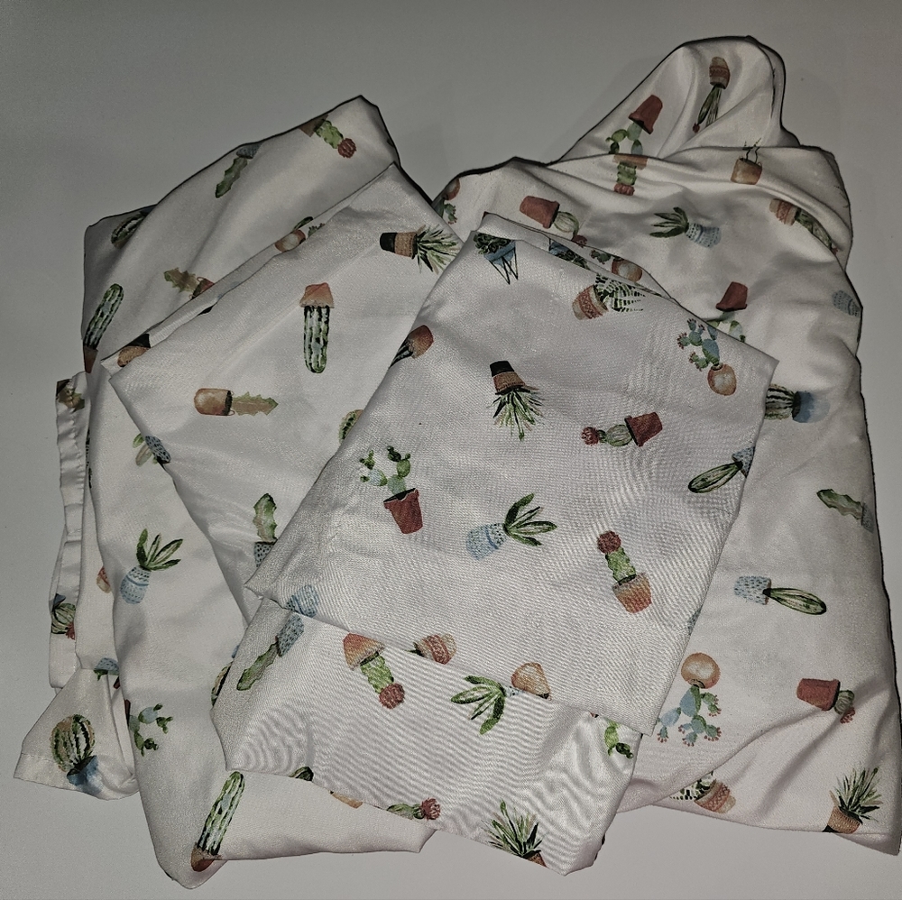 Full size cactus sheet set with 2 standard pillow cases.